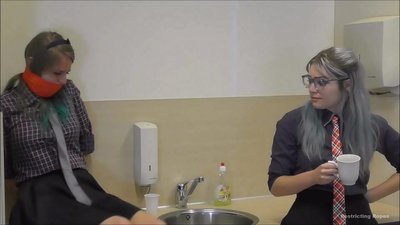 La qabatimay / xidhxidhan oo gariirtay / gabadh cidhiidhi gashay